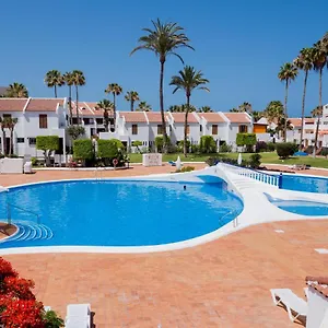 https://504-parque-santiago-ii-first-line-to-the-beach.tenerifehoteles.net